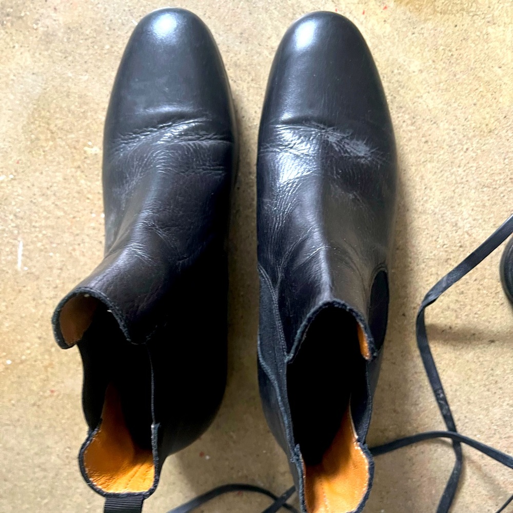 Black vero cudo booties